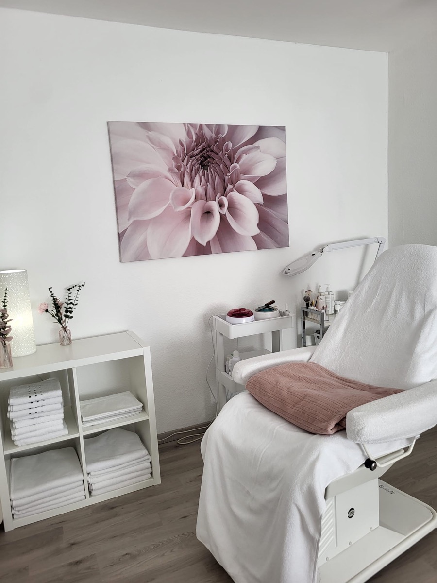 Behandlungsliege Kosmetikstudio – NKosmetik Sindelfingen